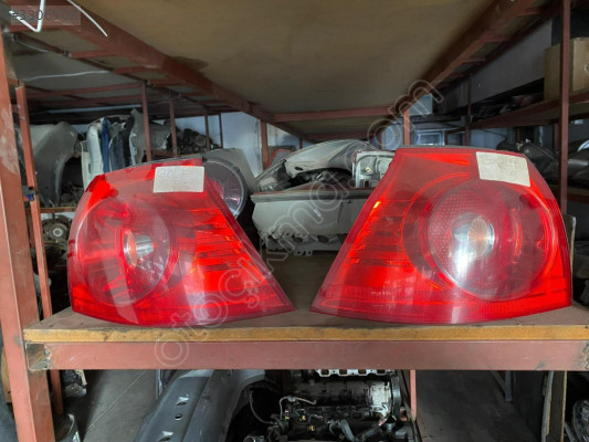 Volkswagen Golf 5 Sağ  - Sol Arka Stop