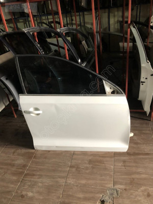 ÇIKMA VOLKSWAGEN JETTA SAĞ ÖN KAPI DOLU