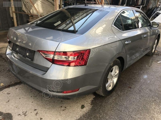 SKODA SUPERB 2015 2024 SAĞ ARKA ÇAMURLUK 3V5809602C