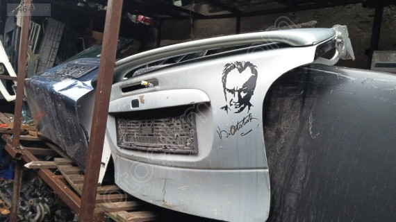 Renault megane bagaj kapağı