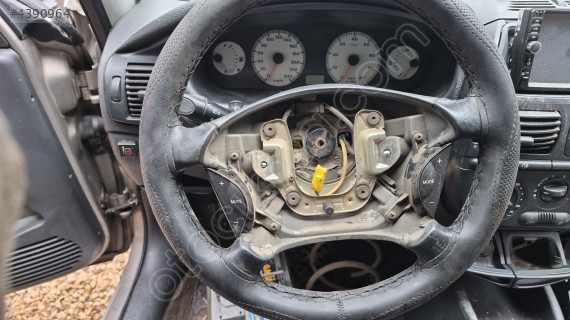 Marea direksiyon simidi teyp kontrol düğmeli