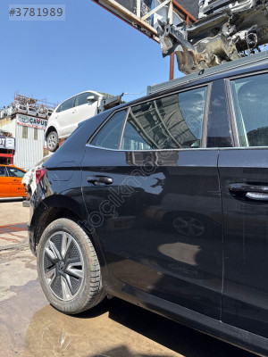 Yeni Skoda Fabia Sağ Arka Kapı Hatasız Orijinal
