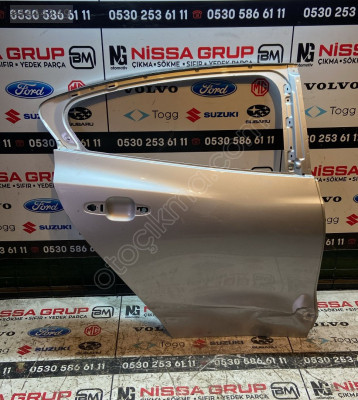 FORD FOCUS ORİJİNAL ÇIKMA SAĞ ARKA KAPI