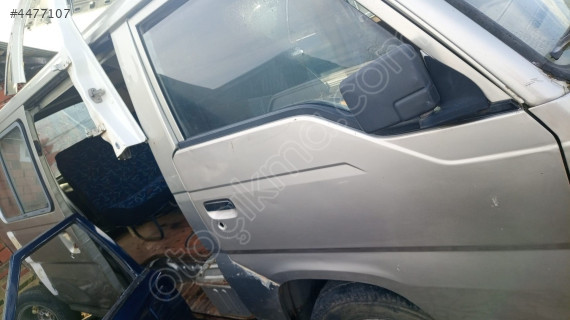 Nissan urvan sag kapılar