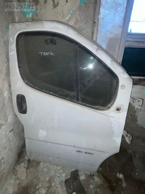 RENAULT TRAFİC SAĞ ÖN KAPI KONUK OTO