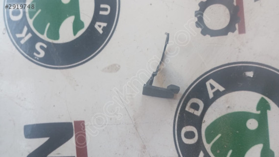 6R4867140A Polo 2010-2017 ön sağ kapı döşemesi vida kapağı