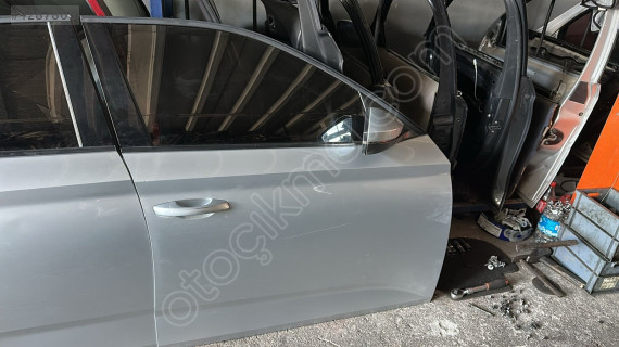 SKODA SCALA SAĞ ÖN KAPI DOLU BURSA MG