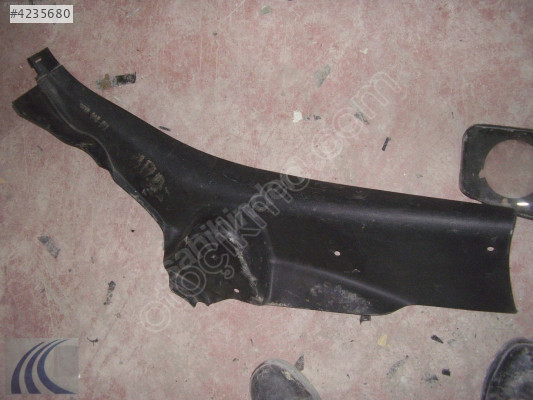 MAZDA 3 HB 2004 ÇIKMA SAĞ ARKA ALT DİREK PLASTİĞİ