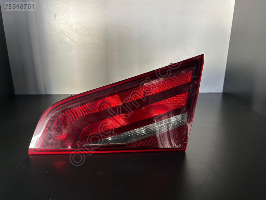 Sağ İç Stop Lambası Audi A3 Hatchback 2013-2016 8V4945094