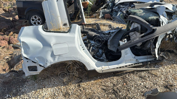 Duster sağ arka çamurluk kesme