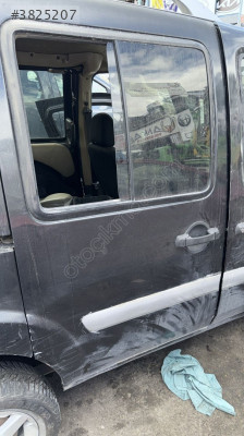 FİAT DOBLO 2003-2012 ARASI ÇIKMA ORJİNAL SAĞ ARKA KAPI