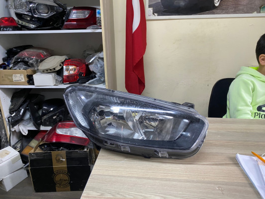 Ford courier çıkma sağ far