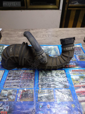 1M51-9R504-AB Connect 04/10 model hava filtre üst hortumu