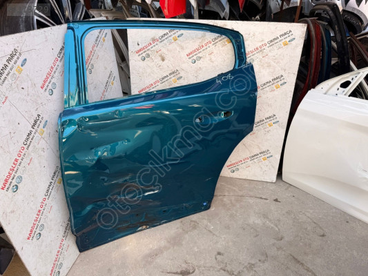 Peugeot 408 sol arka kapı hasarlı parça