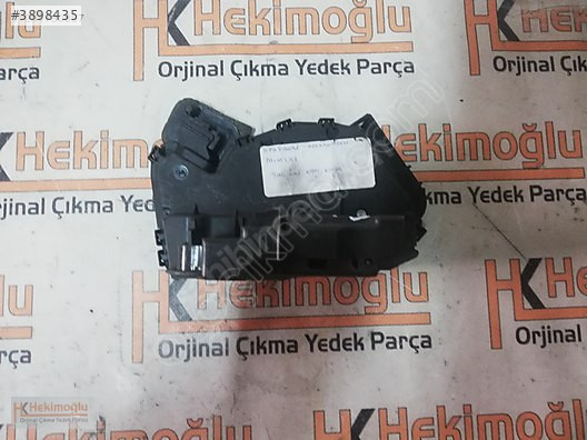 VW PASSAT B8 KAPI KİLİDİ SAĞ ÖN 5TA839016E