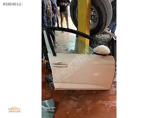 RENAULT MEGANE SAĞ ÖN KAPI MERTLER OTO YEDEK PARÇADA