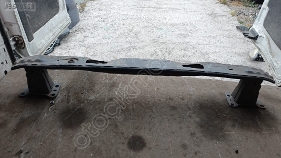 Ford Kuga arka tampon demiri orijinal çıkma
