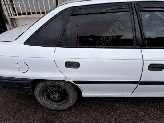 ÖZMEN OPEL ASTRA F ÇIKMA SAĞ ARKA KAPI