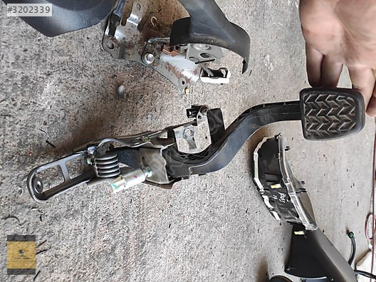 2017 TOYOTA YARİS FREN PEDALI