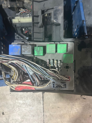 Peugeot 405 sigorta kutusu