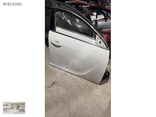 Opel İnsignia beyaz renk çıkma sağ ön kapı