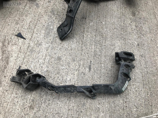 VOLVO XC90 SOL ÖN TAMPON SİS FAR BRAKETİ 31663502