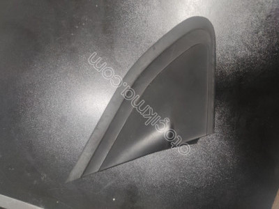 Peugeot 2008  A94F Sağ Çamurluk Üçgeni