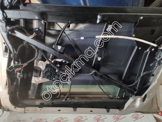 AUDİ A6 99-03 SAĞ ÖN CAM MOTORU