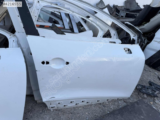 Clio 4 sağ ön kapı