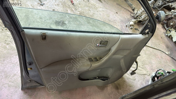 2005 Honda civic hatchback sol ön kapı döşemesi 5000