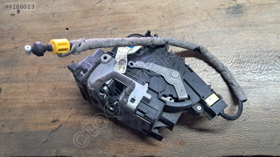 Mercedes Benz W205 Kapı Kilit Sol Ön A0997206301