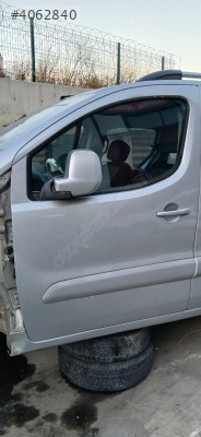 Citroen berlingo çıkma sol ön kapı
