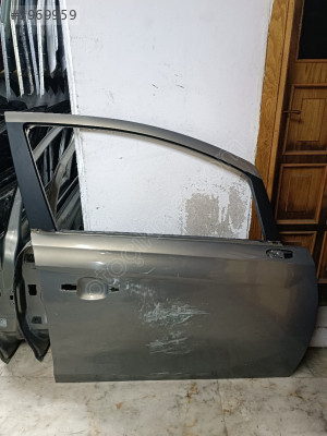 Corsa E sağ ön kapı