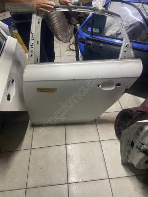 Audi a4 sol arka kapı