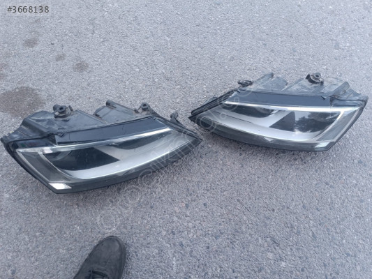 VW Jetta İçin Çıkma Sağ-Sol Far Seti
