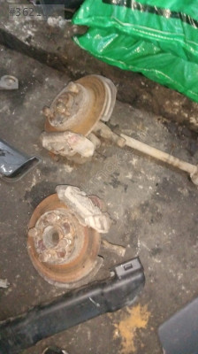 Renault 9 sağ sol taşıyıcı yedek parça
