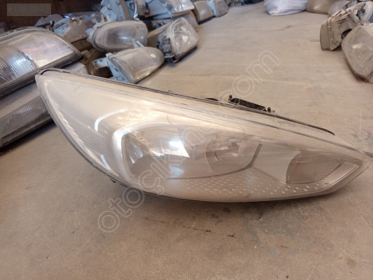 Ford Focus Sağ Ön Far
