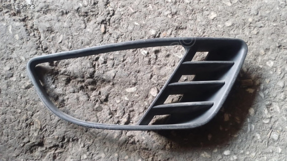 2002-2005 Ford Fiesta Sağ Sis Farı Çerçevesi