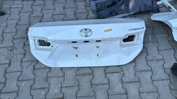 Toyota Corolla Modeli İçin Çıkma Bagaj Kapağı