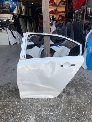Toyota Corolla çıkma sol arka kapı beyaz renk
