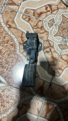 Dacia sandero gaz pedalı