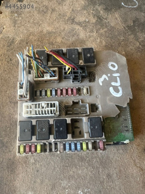 RENAULT CLİO3 SİGORTA KUTUSU