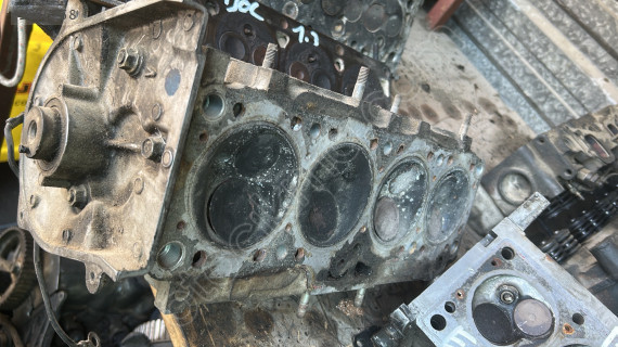 Mazda 626 2000 motor silindir kapağı