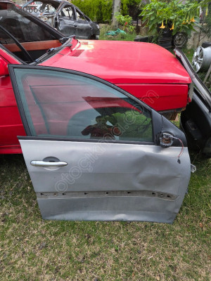 Megane 2 Orjinal Sağ Ön Kapı (Ufak Hasarlı)