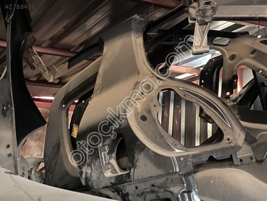 Nissan Almera sol arka çamurluk