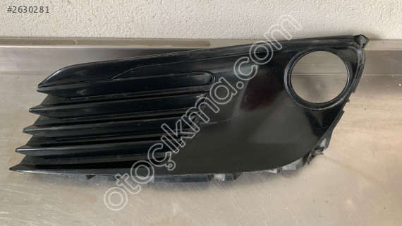 Toyota Auris 2015- Sağ Sis Farı Çerçevesi Orjinal 81481-02580