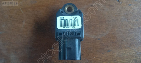 Auris, avensis airbag darbe sensörü OEM 89831-02100 orj sökme