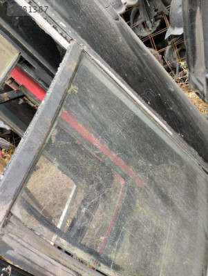 E34 sol arka kapı camı