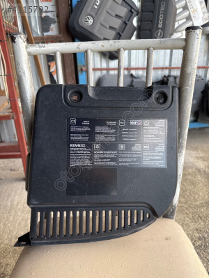 Renault megane 2 akü üst plastik kapağı
