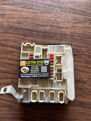 Megane 2-II Motor İçi Kontrol Ünitesi Sigorta Kutusu 8200455424